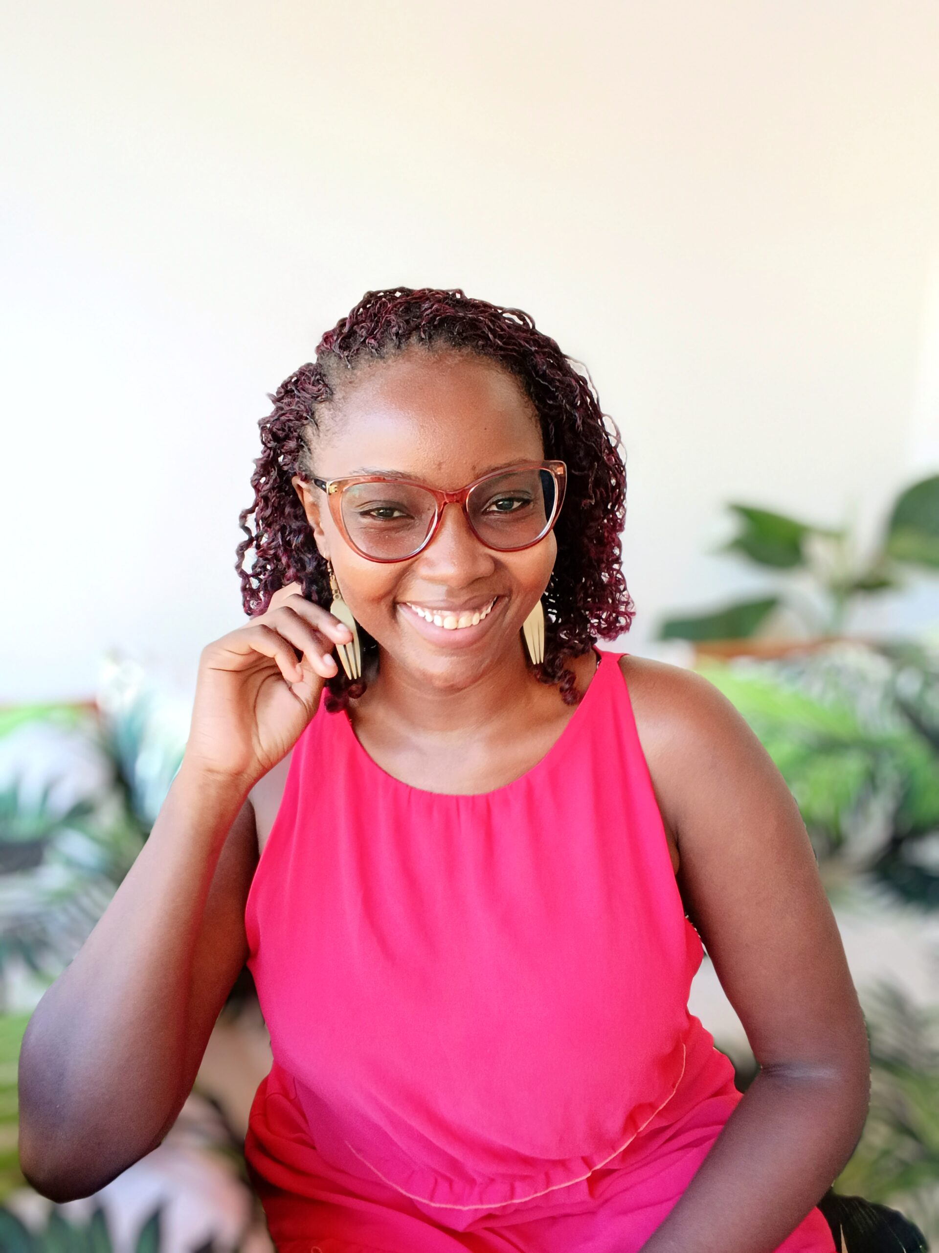 Identity coach and therapist supporting life transitions and personal growth through virtual coaching