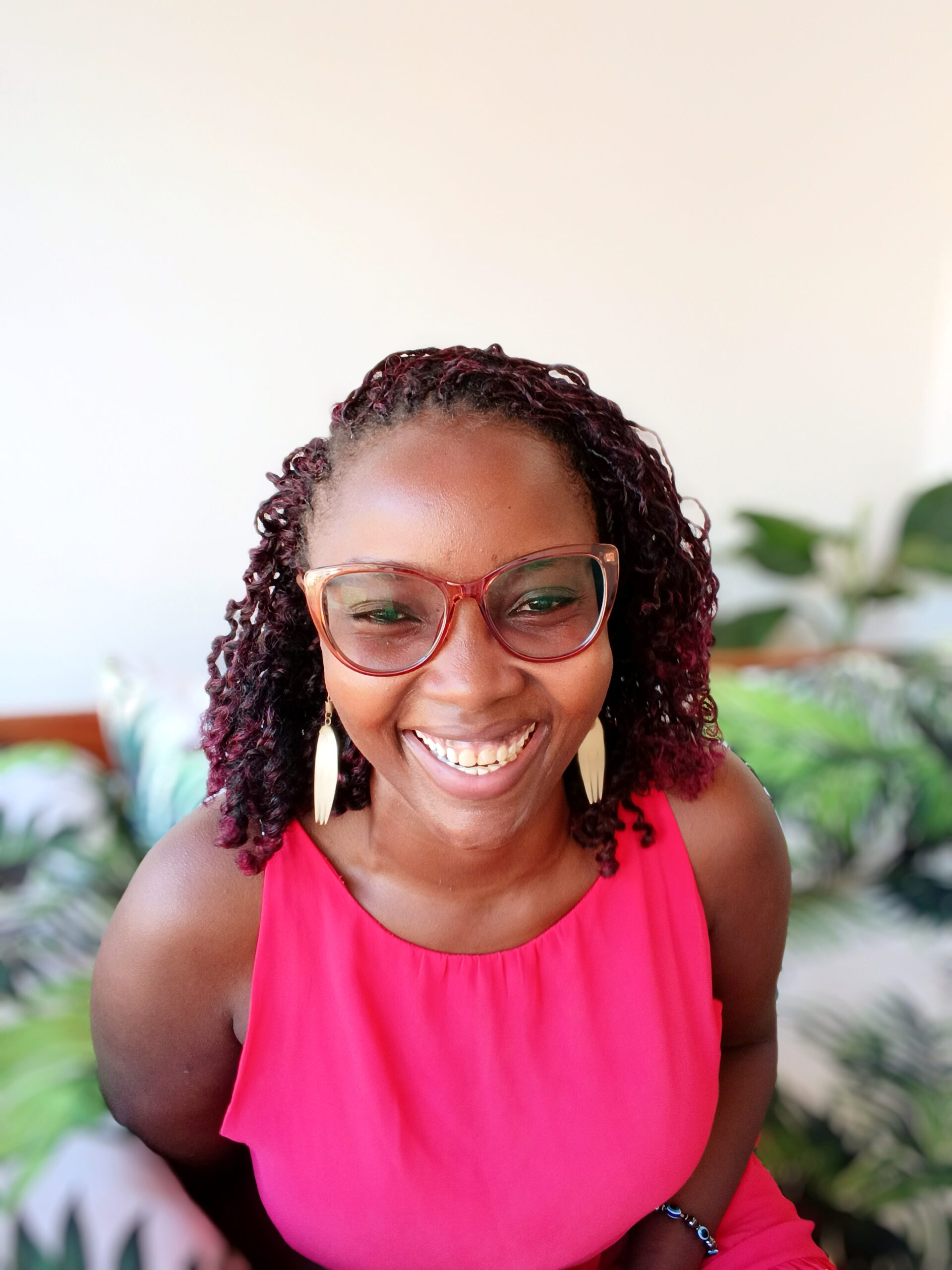 Identity coach and therapist supporting life transitions and personal growth through virtual coaching